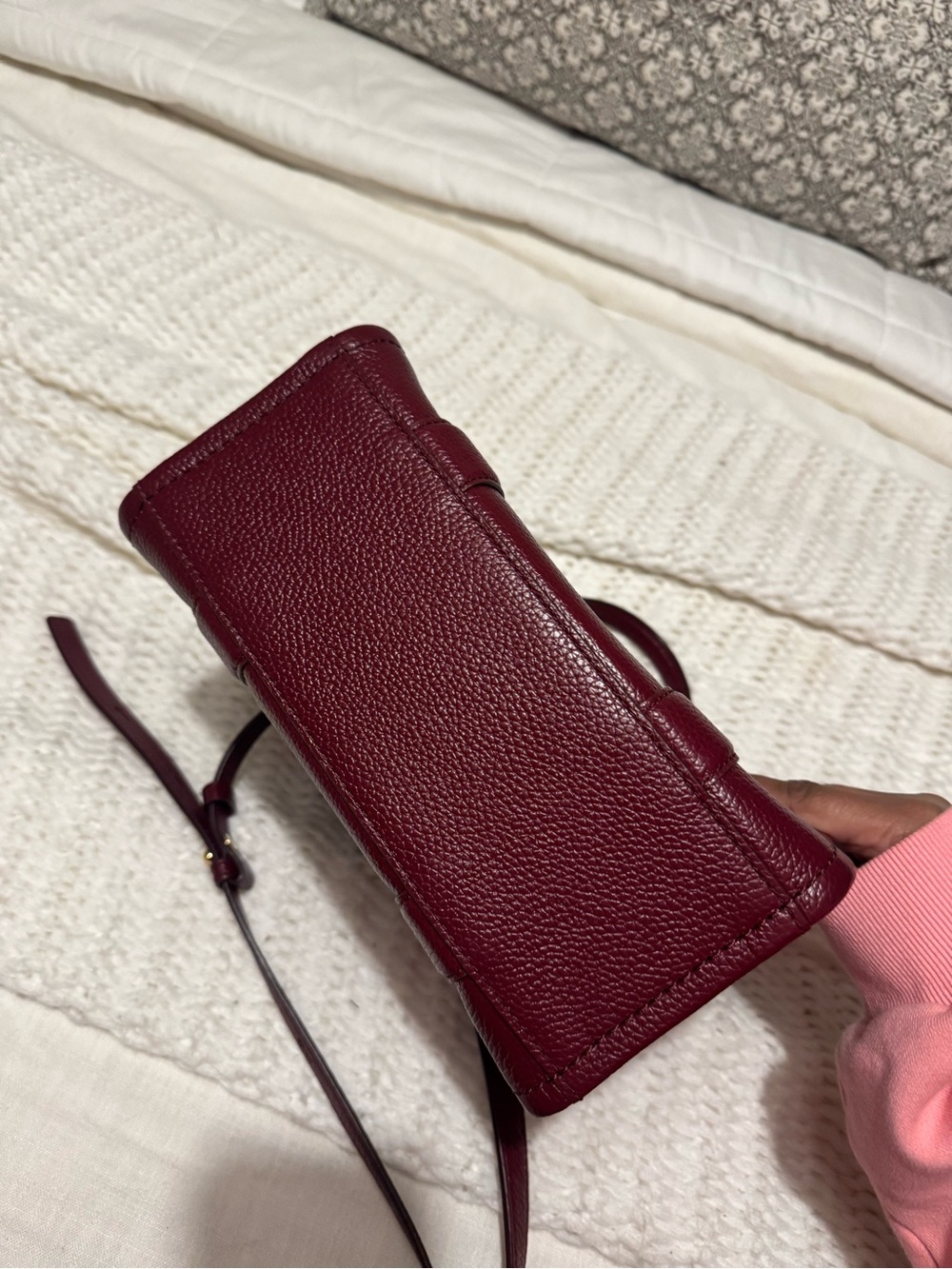 Marc Jacobs Small 'The Tote' Leather bag in “Cherry” (Burgundy) - Picture 6 of 10
